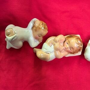 vintage chalkware baby figurines, often used nursery decor/wall hangings.